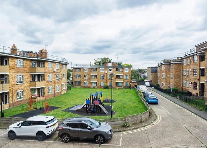 Spacious 2-Bedroom Apartment With Terrace, Garden Views & Free Wifi Near Olympic Stadium